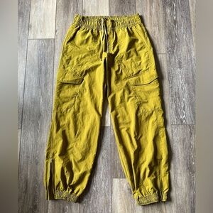 🛍️Quick Dry  Jogger pants with zipper ankle & elastic Size Small excellent.